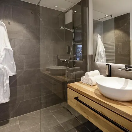 View - Incl Joker Card In Summer Hotel