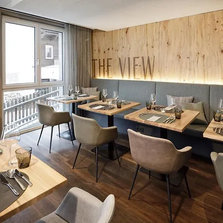 View - Incl Joker Card In Summer Hotel