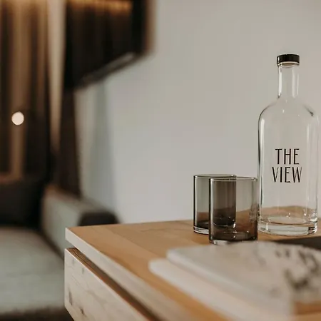 View - Incl Joker Card In Summer 3*