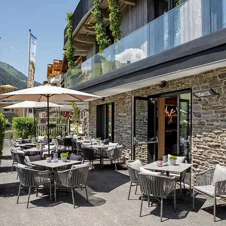 View - Incl Joker Card In Summer 3*