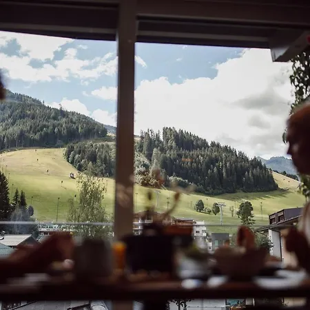 View - Incl Joker Card In Summer 3*